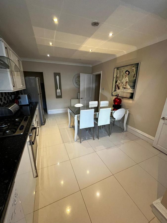 West End -Stunning, 2 Bedroom, Main Door Flat With Private Parking Glasgow Ngoại thất bức ảnh