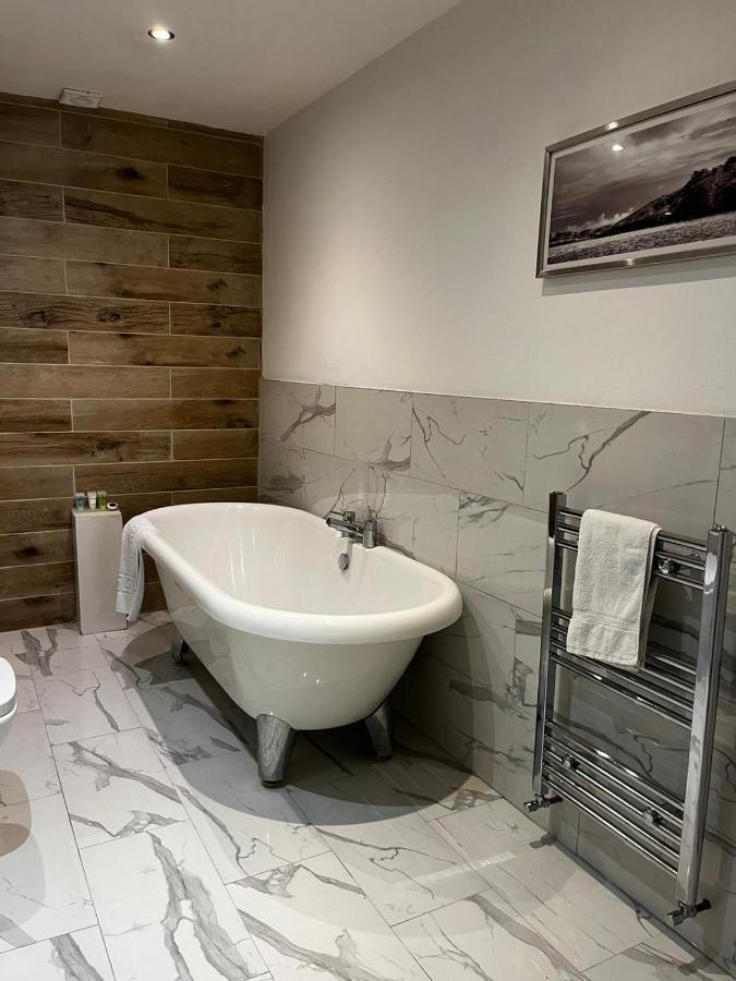 West End -Stunning, 2 Bedroom, Main Door Flat With Private Parking Glasgow Ngoại thất bức ảnh
