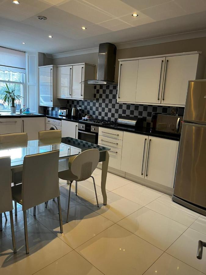 West End -Stunning, 2 Bedroom, Main Door Flat With Private Parking Glasgow Ngoại thất bức ảnh